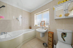 Compass Crescent Old Whittington